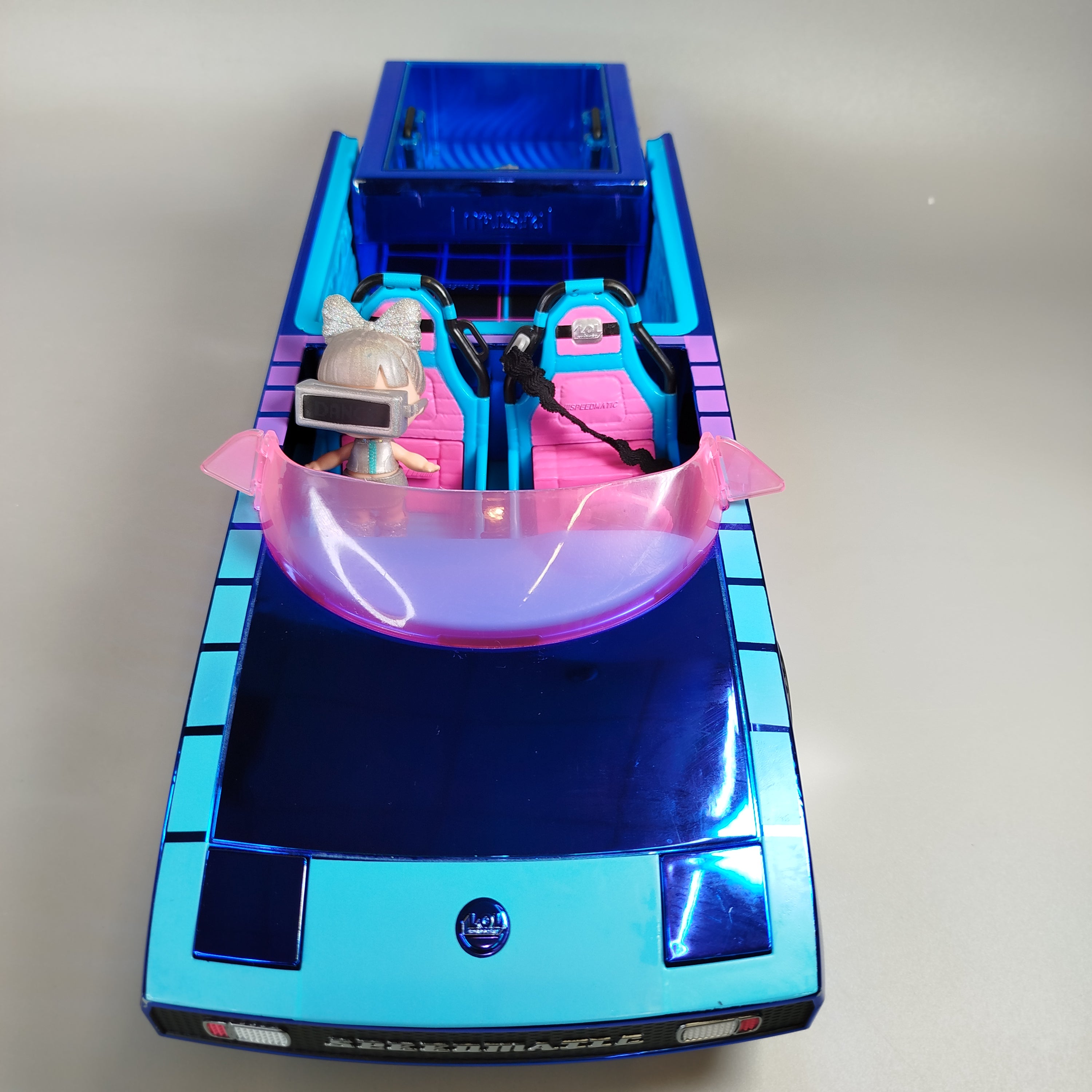 Spielzeugauto Retro-Futuristisch – mit Figur-BB